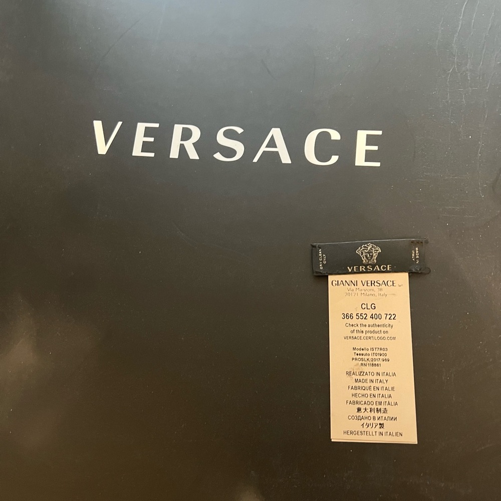 Versace Reversible Shawl - Picture 8 of 9